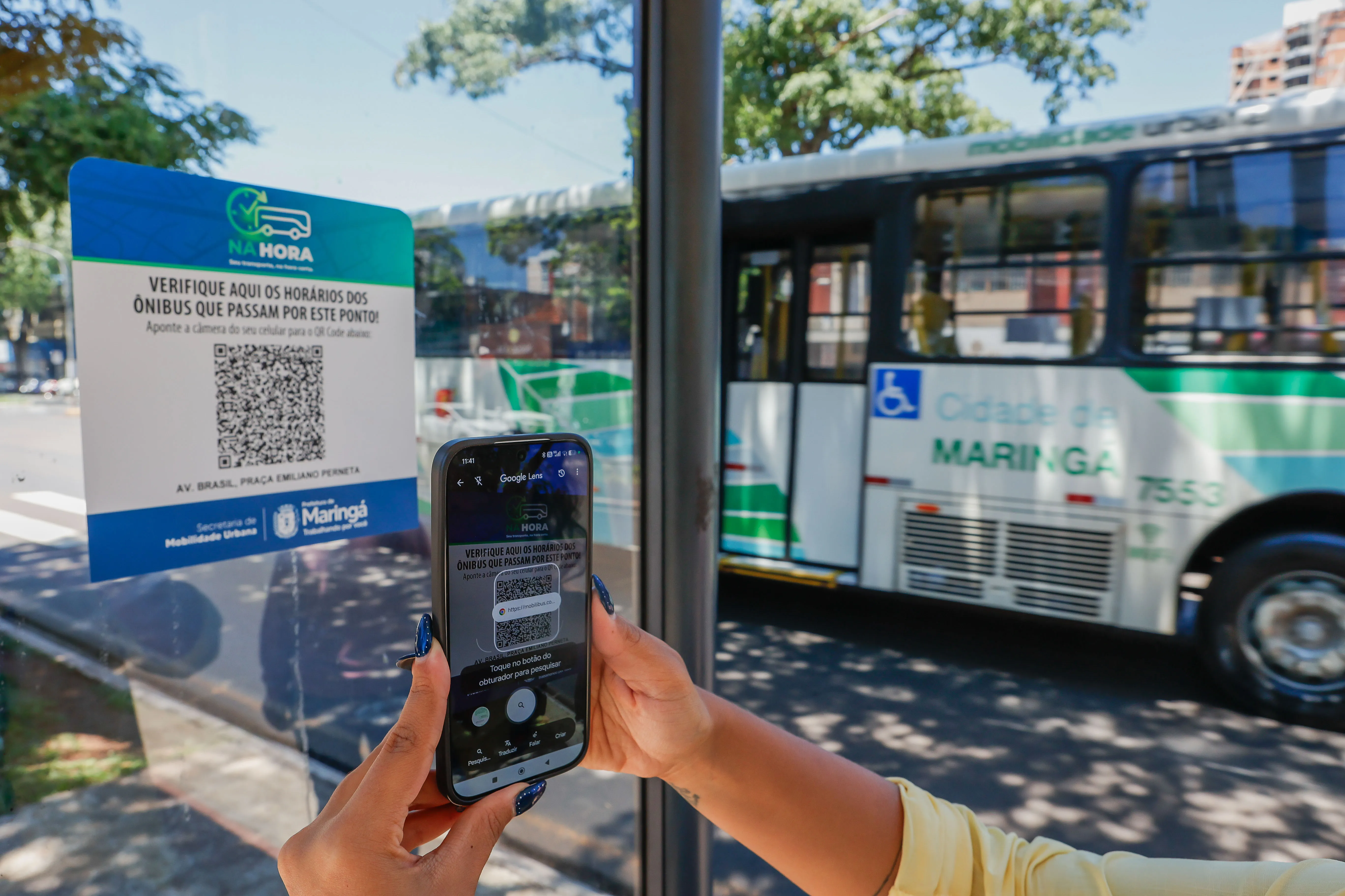 Nesta primeira etapa, 25 pontos de ônibus de Maringá e dos distritos de Iguatemi e Floriano receberão adesivos com QR Codes exclusivos, vinculados à localização de cada parada